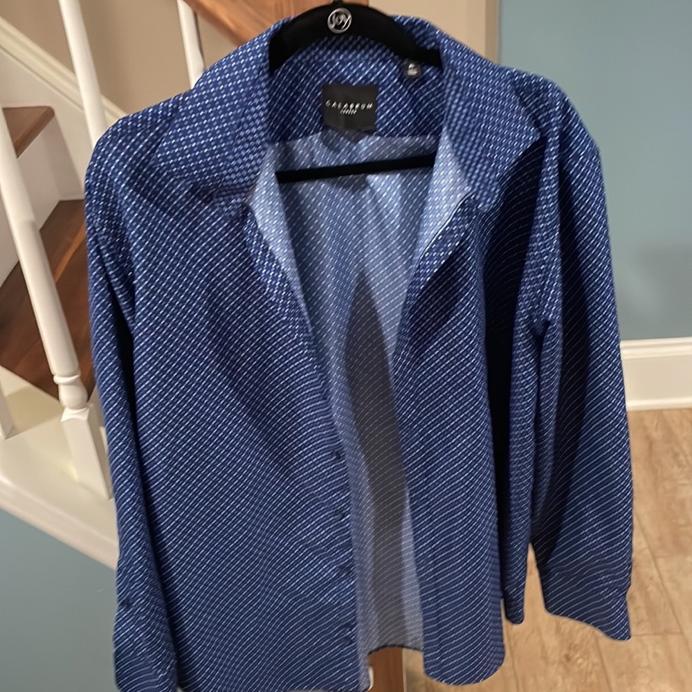Like new button down - Picture 2 of 3